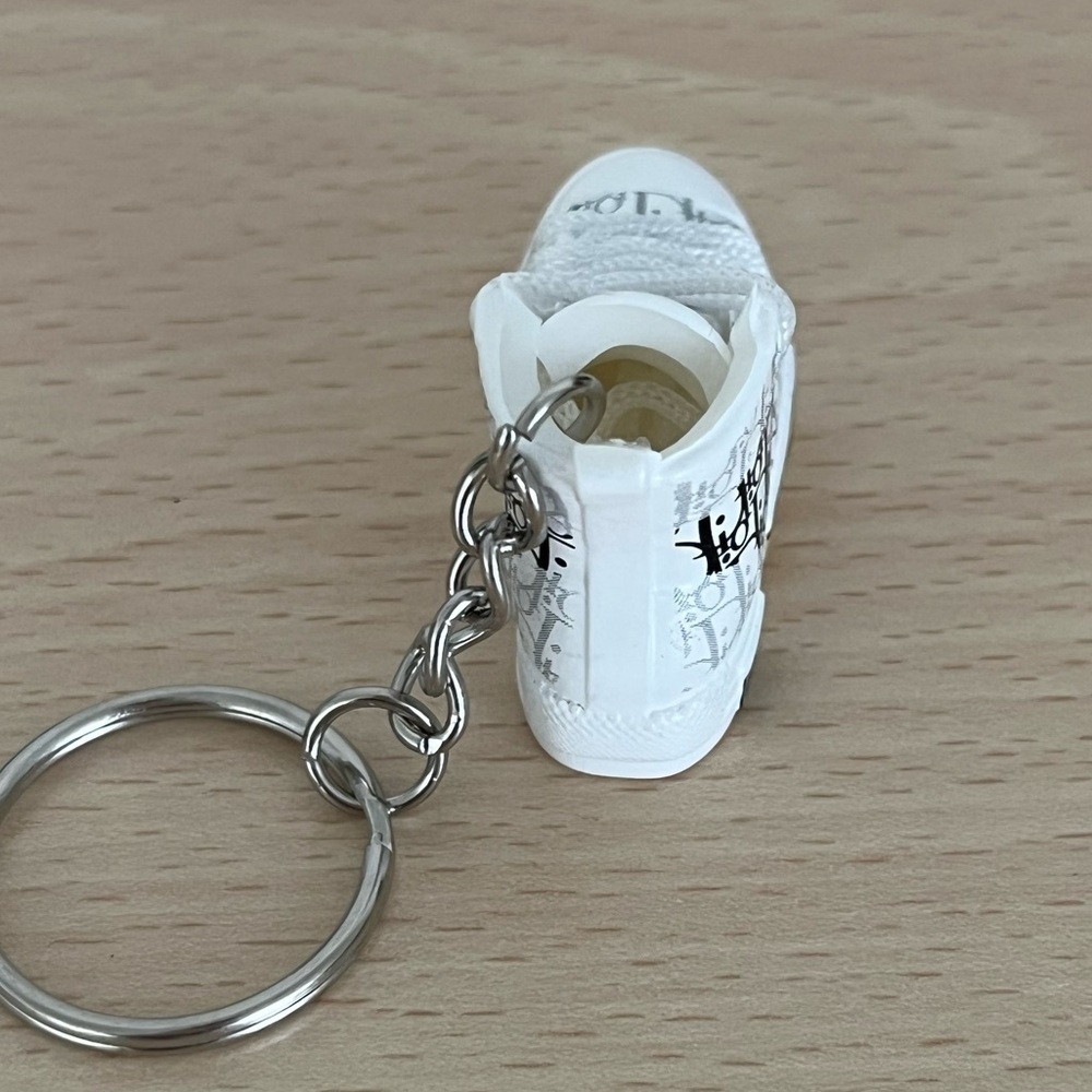 3D Mini White and Black Fashion Sneaker Keychain BNIB - Picture 10 of 14